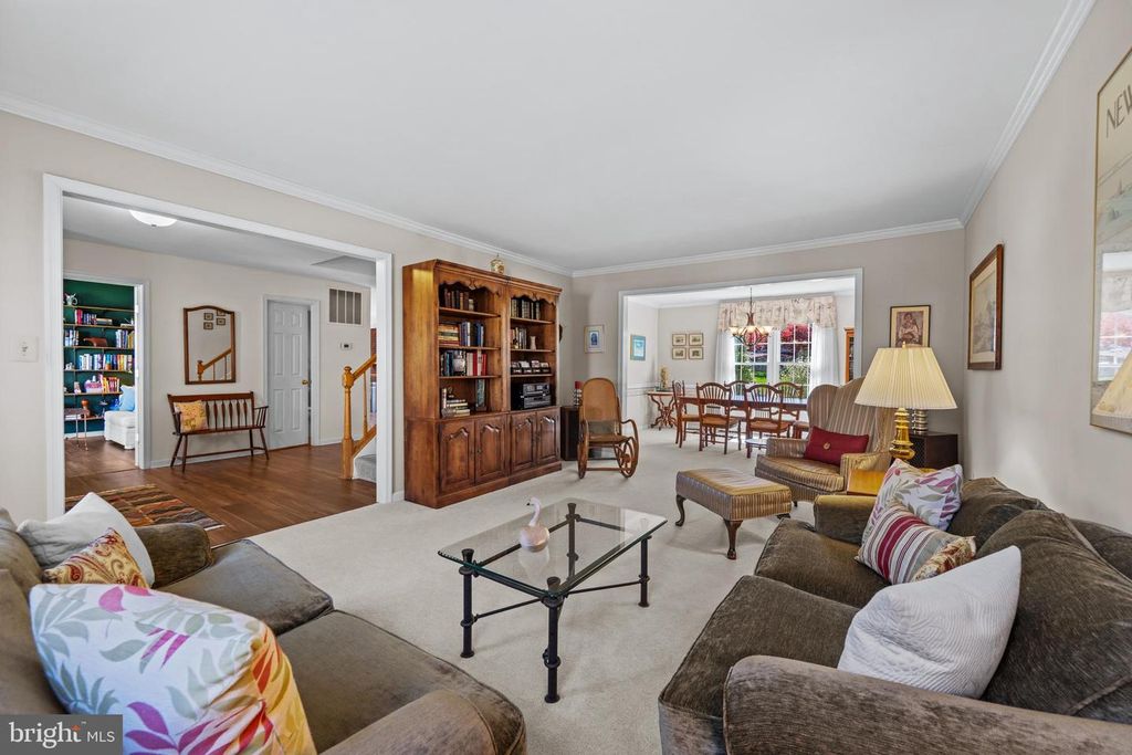 Image 7 of property listing at 7823 ROCKBURN DR, Ellicott City, MD 21043