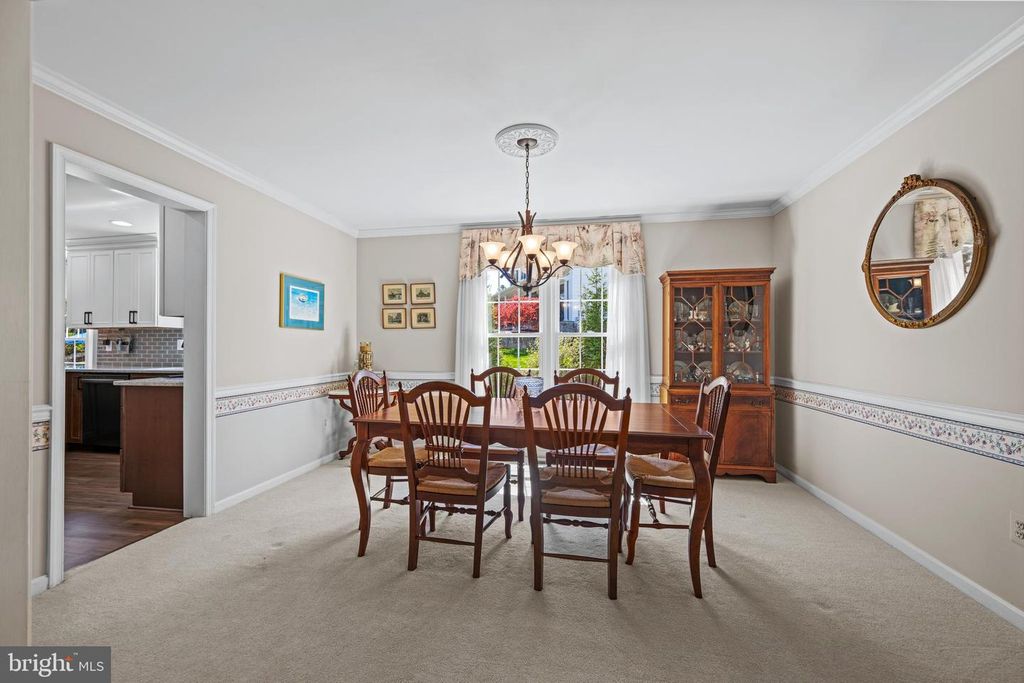 Image 9 of property listing at 7823 ROCKBURN DR, Ellicott City, MD 21043