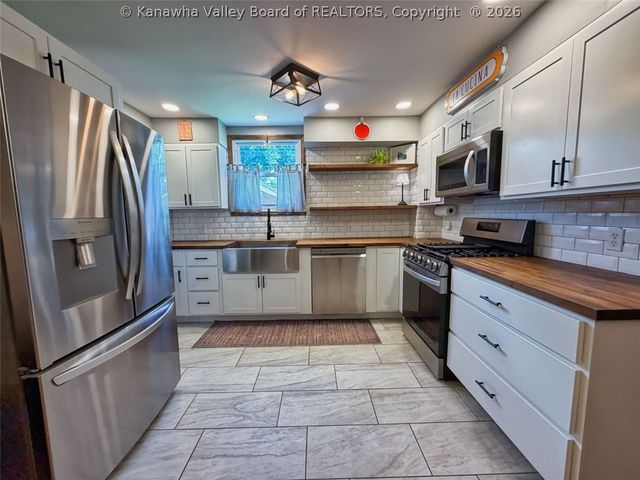 3918 Washington Ave SE, Charleston, WV 25304
