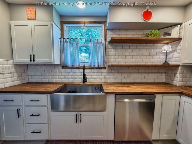 3918 Washington Ave SE, Charleston, WV 25304