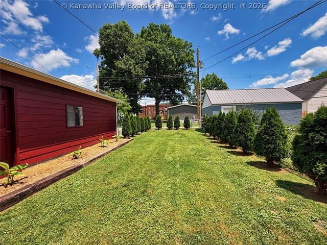 3918 Washington Ave SE, Charleston, WV 25304