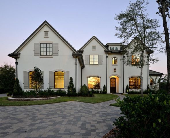 100 Castle Pines Drive, Montgomery, TX 77316