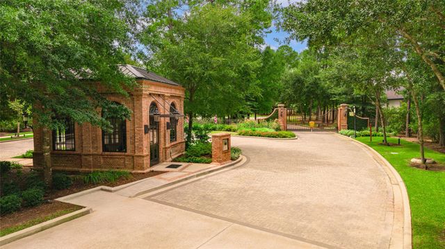 100 Castle Pines Drive, Montgomery, TX 77316