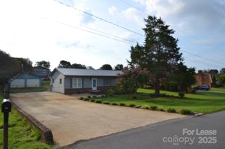 2050 35th Street NE, Hickory, NC 28601