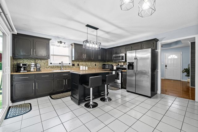 1803 Northwind Dr, Clarksville, TN 37042