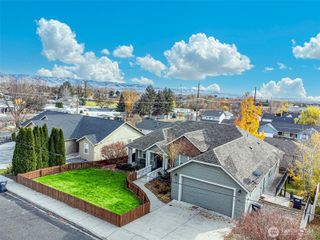 718 SE Scenic View Drive #A & B, College Place, WA 99324