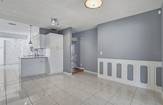 7111 HALIFAX COURT, Tampa, FL 33615