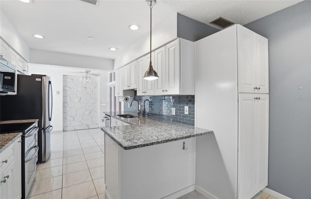 7111 HALIFAX COURT, Tampa, FL 33615