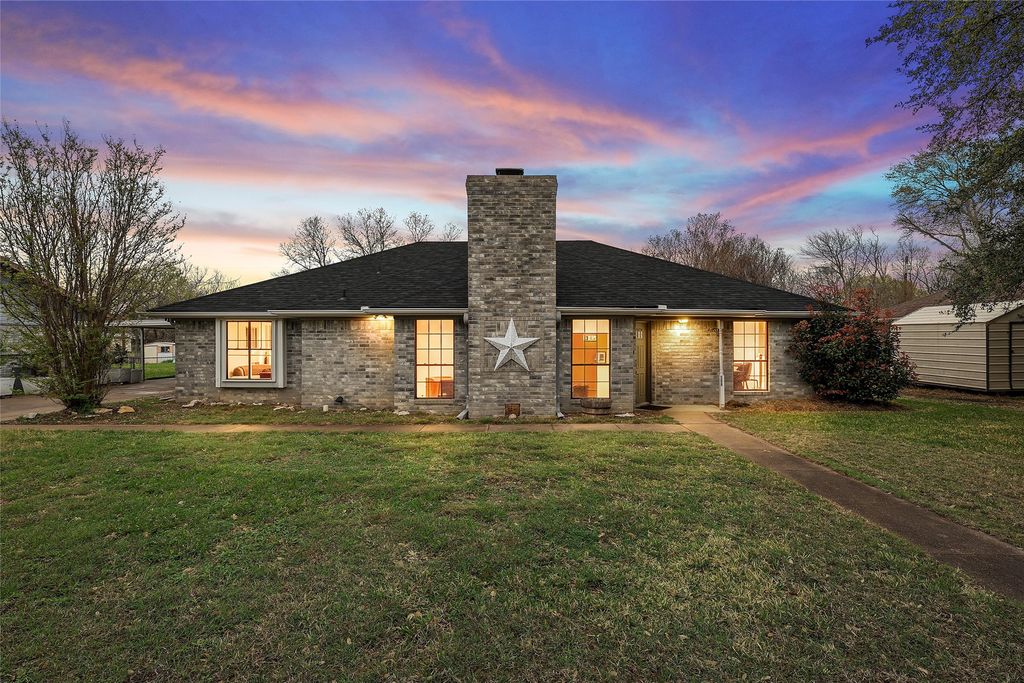 360 Elmwood Drive, Woodway, TX 76712