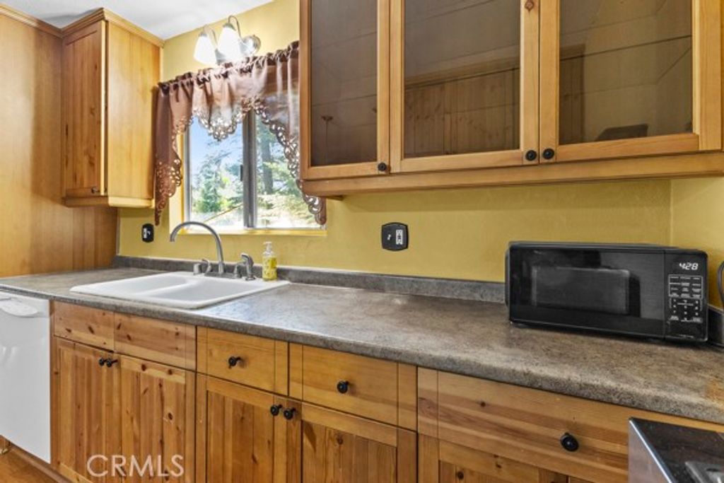 Image 13 of property listing at 26241 Boulder, Twin Peaks, CA 92391
