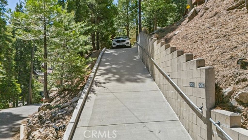 Image 33 of property listing at 26241 Boulder, Twin Peaks, CA 92391