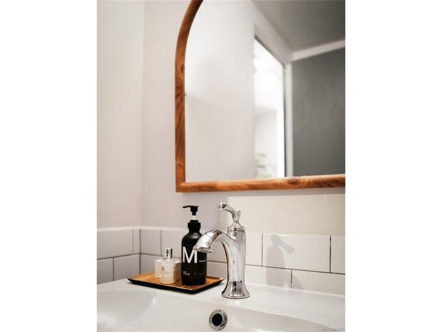 888 N Logan St 2G, Denver, CO 80203