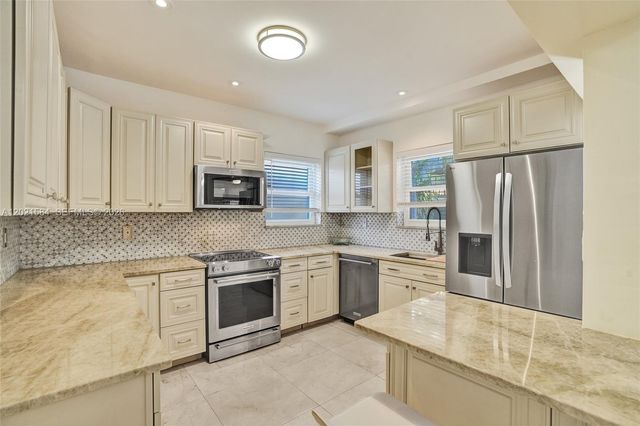 811 NE 73rd St, Miami, FL 33138