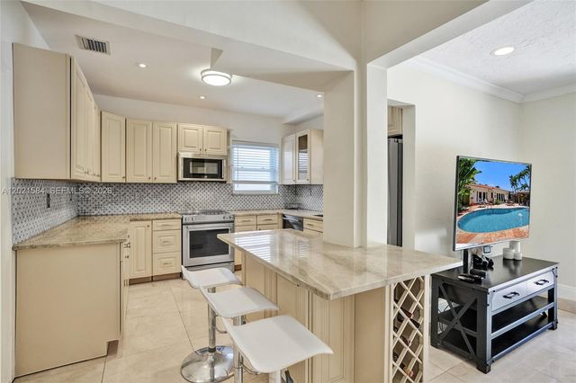 811 NE 73rd St, Miami, FL 33138
