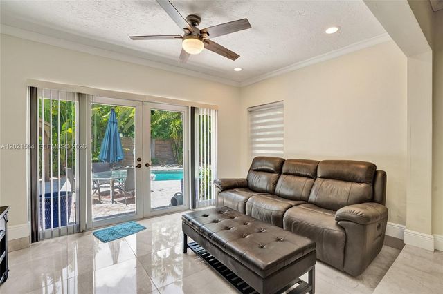 811 NE 73rd St, Miami, FL 33138