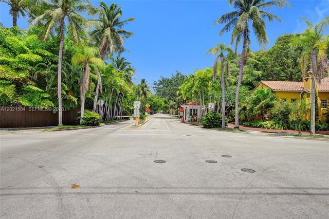 811 NE 73rd St, Miami, FL 33138