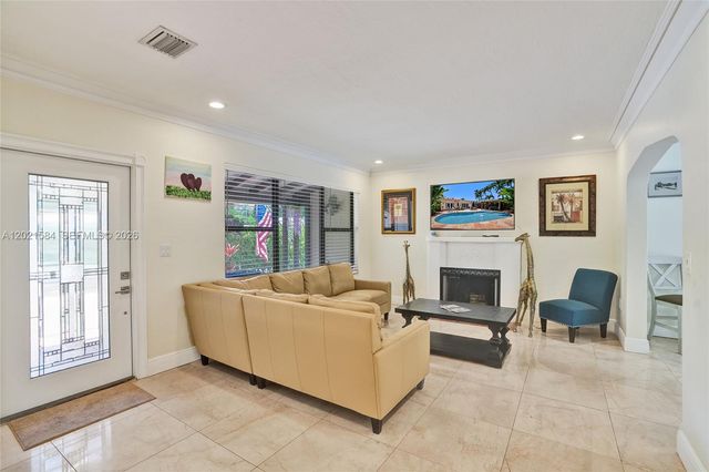 811 NE 73rd St, Miami, FL 33138