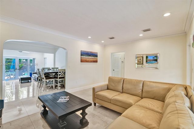811 NE 73rd St, Miami, FL 33138
