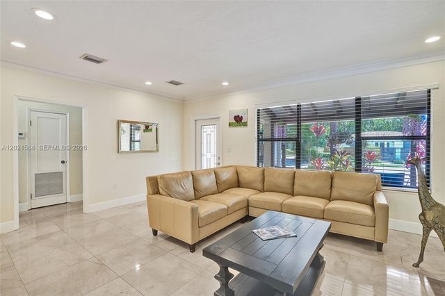 811 NE 73rd St, Miami, FL 33138