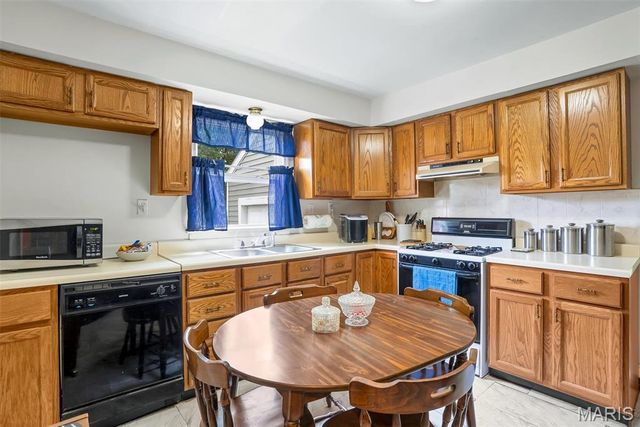 72 W Beach Avenue, Wood River, IL 62095
