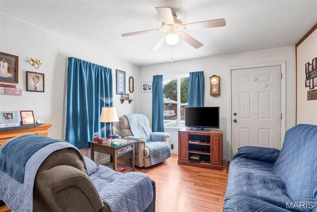 72 W Beach Avenue, Wood River, IL 62095