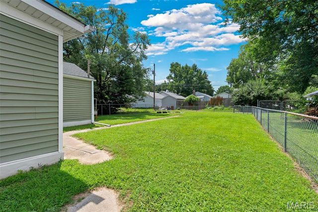 72 W Beach Avenue, Wood River, IL 62095