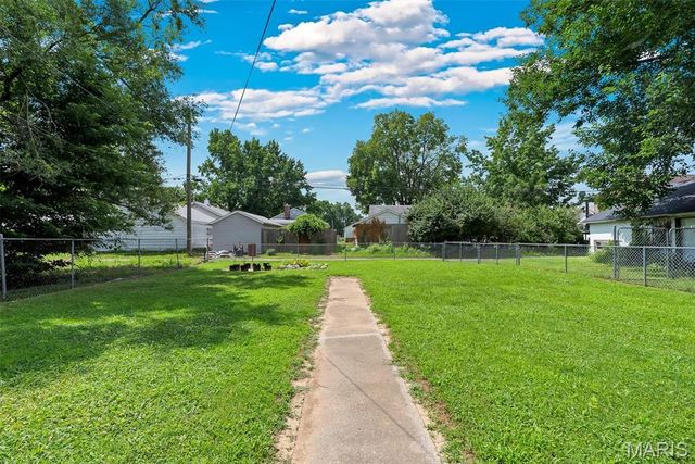 72 W Beach Avenue, Wood River, IL 62095
