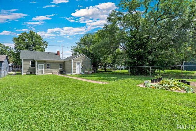 72 W Beach Avenue, Wood River, IL 62095
