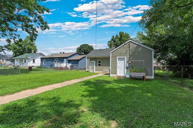 72 W Beach Avenue, Wood River, IL 62095