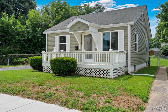 72 W Beach Avenue, Wood River, IL 62095