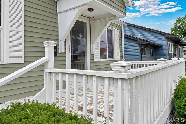 72 W Beach Avenue, Wood River, IL 62095