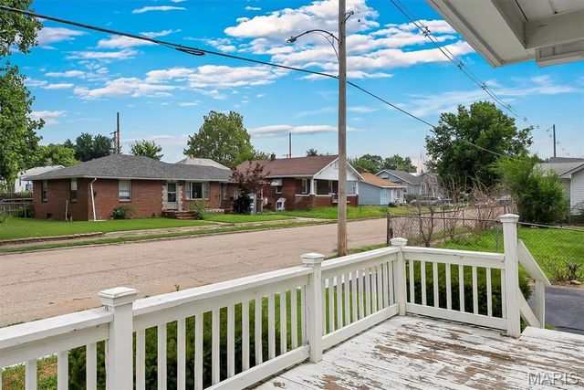 72 W Beach Avenue, Wood River, IL 62095
