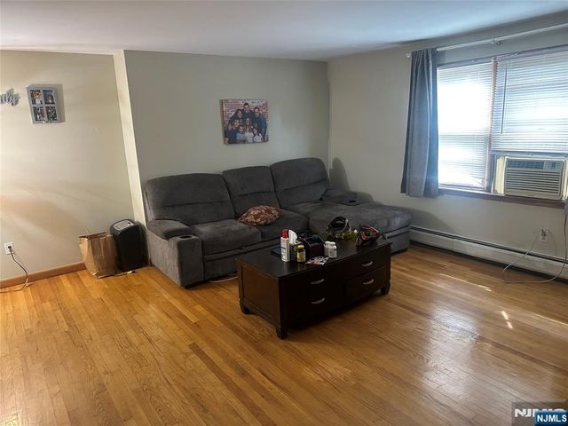 107 Park Row, Wallington, NJ 07057