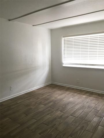 6200 W Tidwell Road 802, Houston, TX 77092