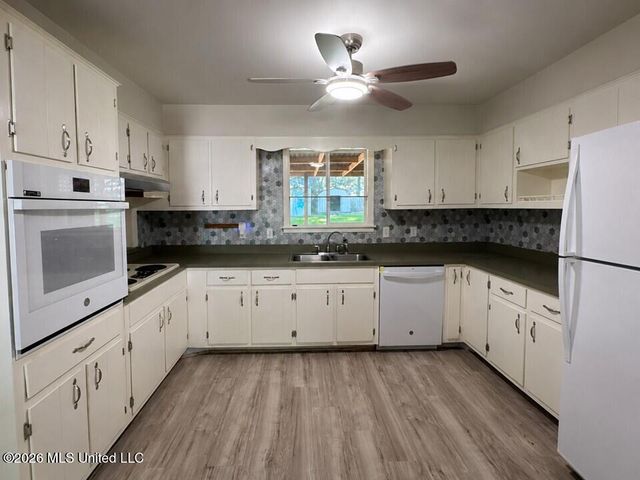 1009 Laurelwood Drive, Clinton, MS 39056