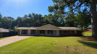 1009 Laurelwood Drive, Clinton, MS 39056