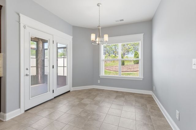 99 Silverstone Ln, Hermitage, TN 37076