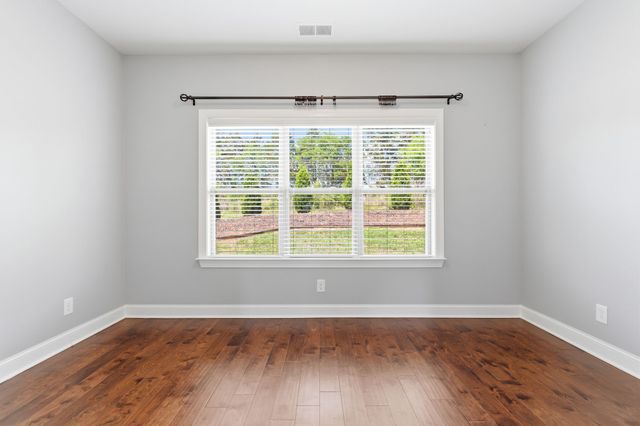 99 Silverstone Ln, Hermitage, TN 37076