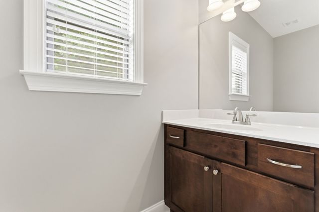 99 Silverstone Ln, Hermitage, TN 37076