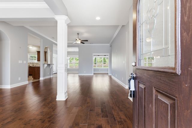 99 Silverstone Ln, Hermitage, TN 37076