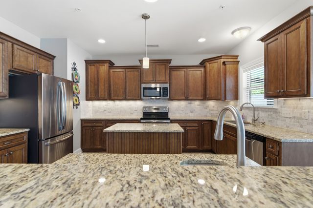 99 Silverstone Ln, Hermitage, TN 37076
