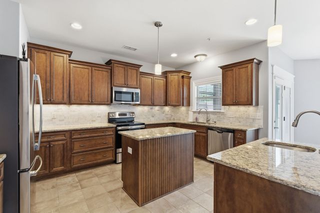 99 Silverstone Ln, Hermitage, TN 37076