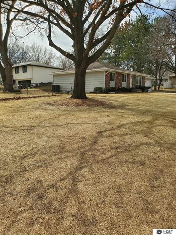 4241 Briarpark Drive, Lincoln, NE 68516