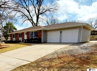4241 Briarpark Drive, Lincoln, NE 68516