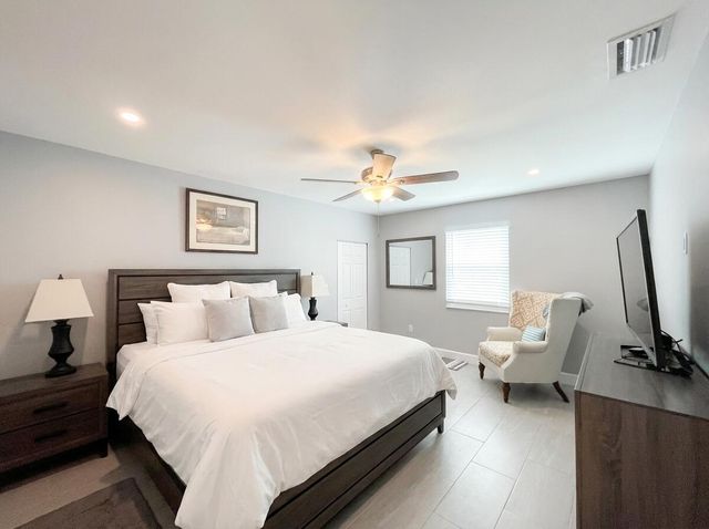 222 SE 3RD Street, Boynton Beach, FL 33435