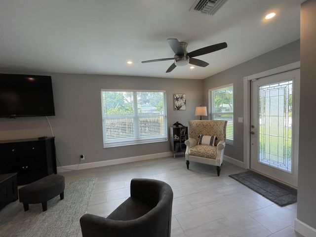 222 SE 3RD Street, Boynton Beach, FL 33435