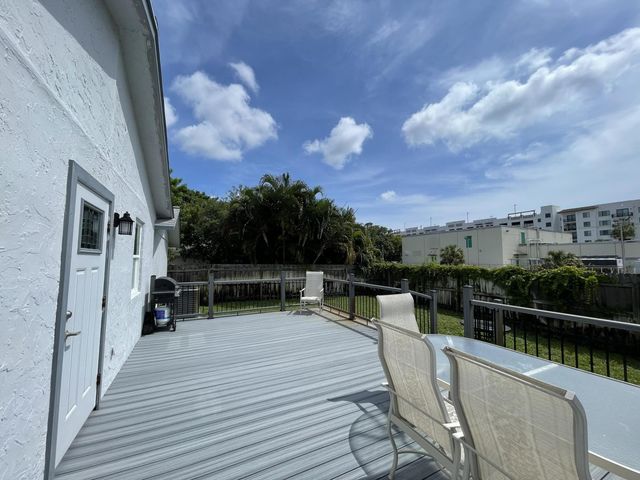 222 SE 3RD Street, Boynton Beach, FL 33435