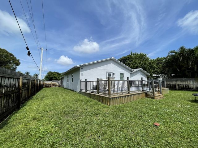 222 SE 3RD Street, Boynton Beach, FL 33435