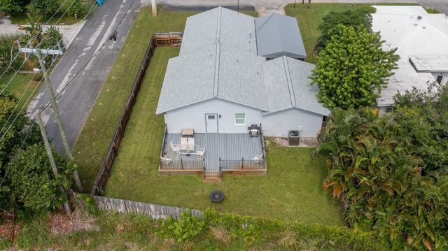 222 SE 3RD Street, Boynton Beach, FL 33435