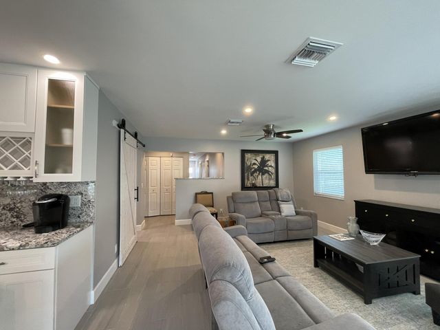 222 SE 3RD Street, Boynton Beach, FL 33435